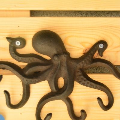 গুণ Wall Mounted Creative Octopus Cast Iron Hat Hooks কারখানা