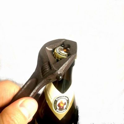 গুণ Spanner Shape Cast Iron Bottle Opener কারখানা