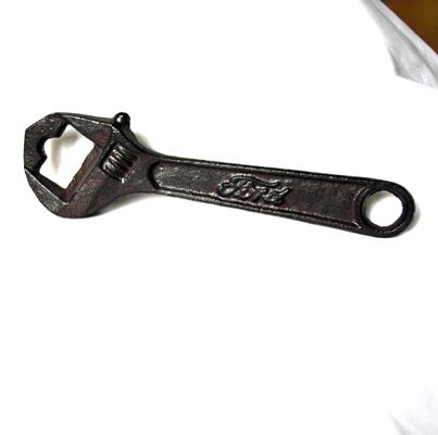 গুণ Spanner Shape Cast Iron Bottle Opener কারখানা