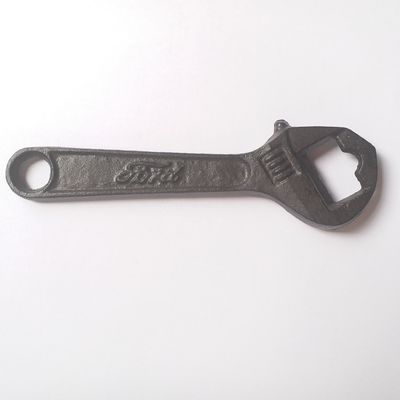 গুণ Spanner Shape Cast Iron Bottle Opener কারখানা