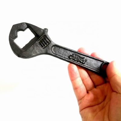 গুণ Spanner Shape Cast Iron Bottle Opener কারখানা