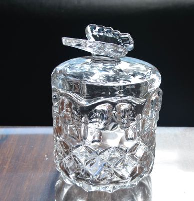 গুণ Butterfly Embossed Creative Crystal Glass Storage Jars কারখানা