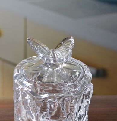 গুণ Butterfly Embossed Creative Crystal Glass Storage Jars কারখানা