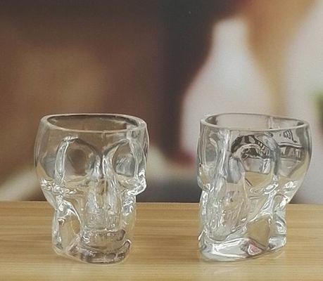 গুণ Machine Made Embossed Skull 1.5 Oz Shot Glasses কারখানা