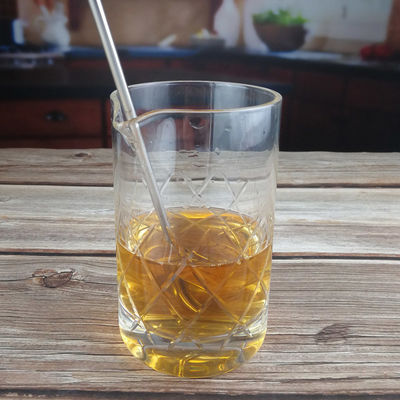 গুণ 550ml Crystal Seamless Cocktail Mixing Glass With Hand Cut কারখানা