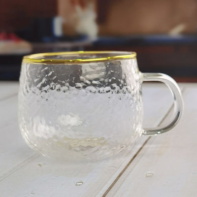 গুণ Borosilicate Hammered Texture Tumbler Drinking Glasses With Golden Rim কারখানা